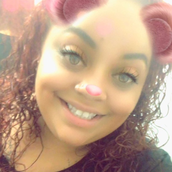 Meet your Posher, Kiana - Picture 1 of 1